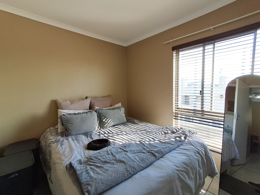 To Let 1 Bedroom Property for Rent in Protea Heights Western Cape